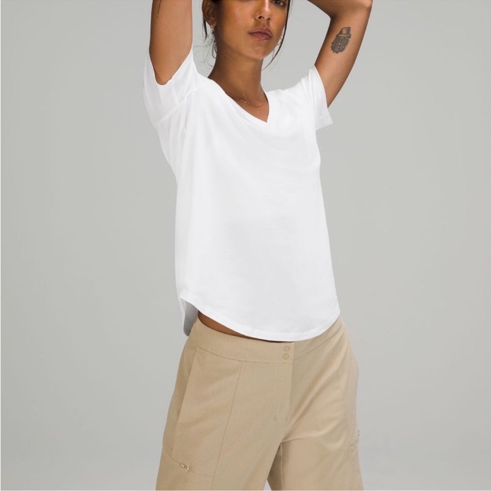 LULULEMON Love V-Neck T-Shirt White Women’s Size 8